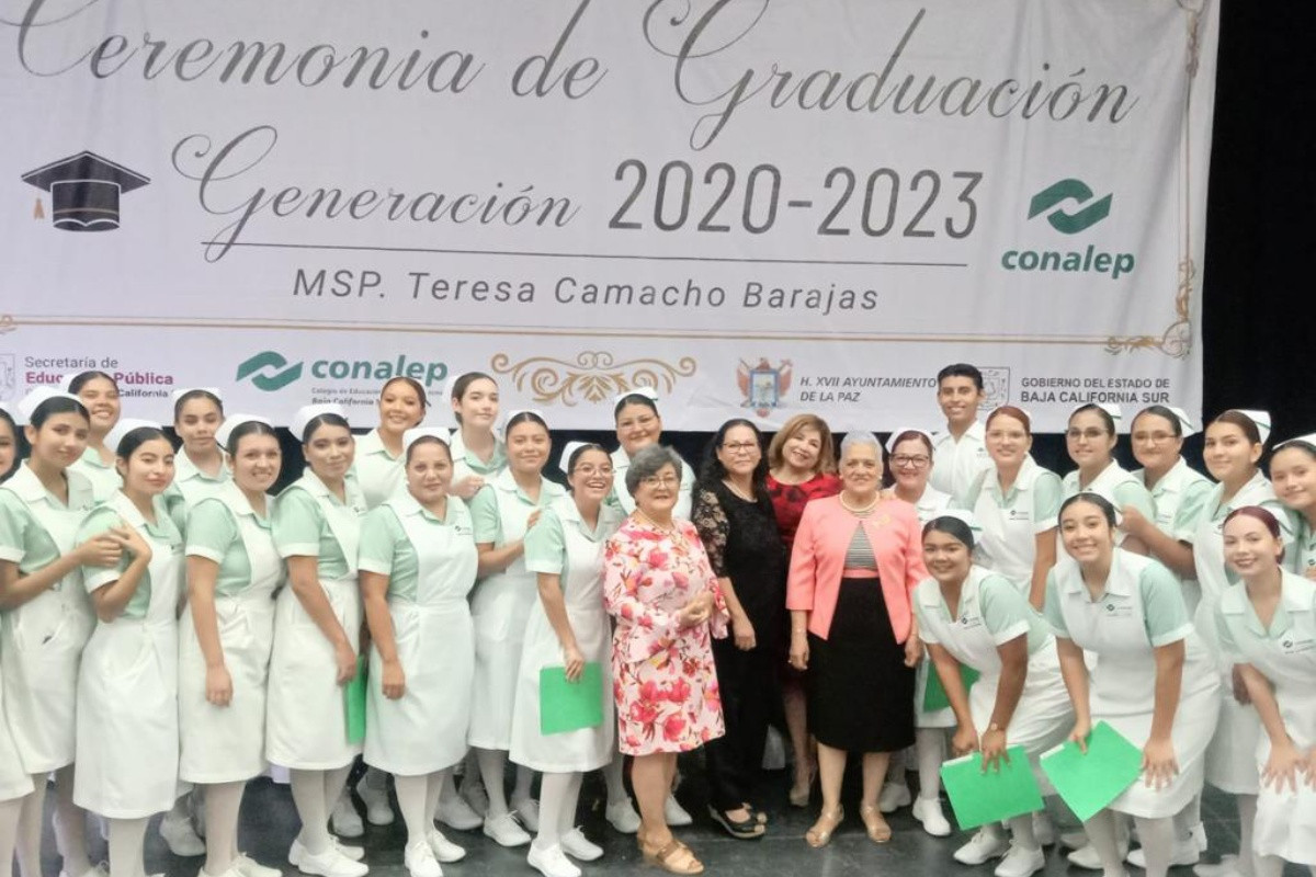 Ceremonia de Graduación y del Paso de la Luz en la Escuela de Enfermería de La Paz