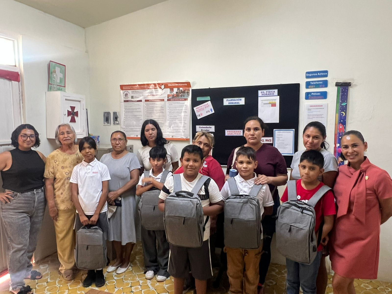 Club Guaymas entregó útiles escolares