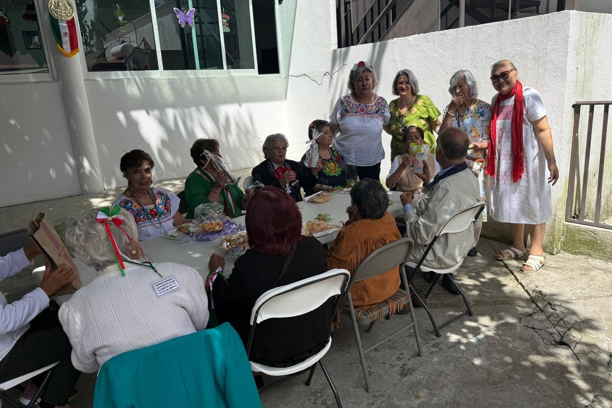 Club Santa Fe visita La Casa de día Olmos