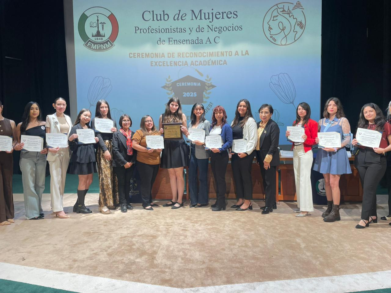 Reconocimiento a la excelencia académica de Ensenada, B. C.