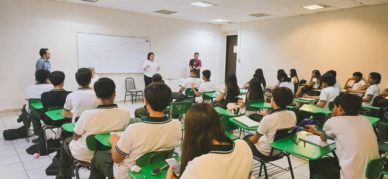 Mujeres Profesionistas y de Negocios de Hermosillo fortalecen la formación estudiantil con donación al CONALEP